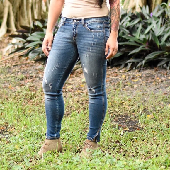KanCan Denim - Cropped Distressed Kancan Jeans